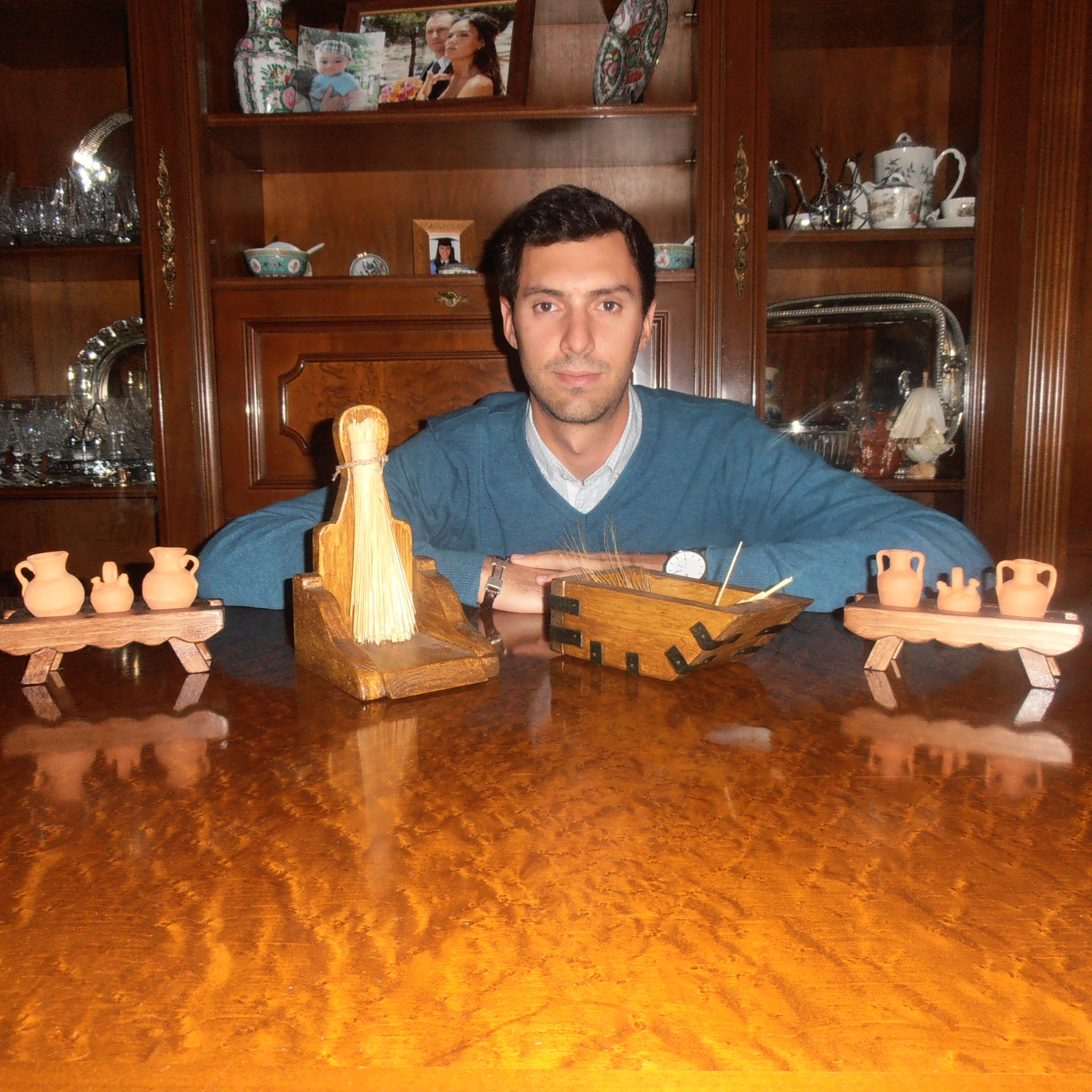 Miniaturas de cantareras, recogedor y media fanega