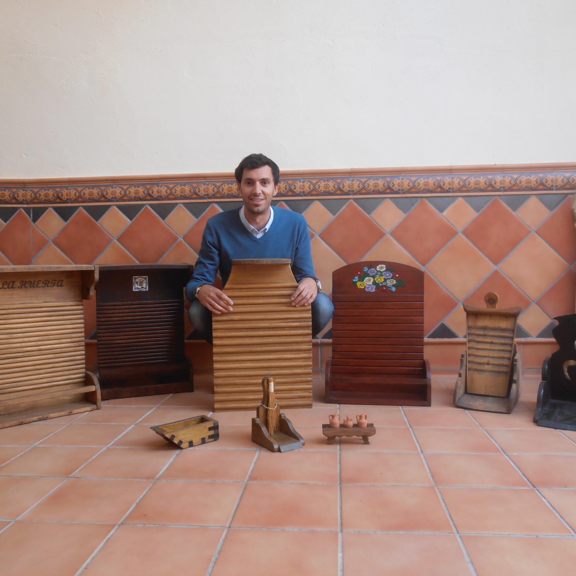 Modelos variados de tablas de lavar y recogedores