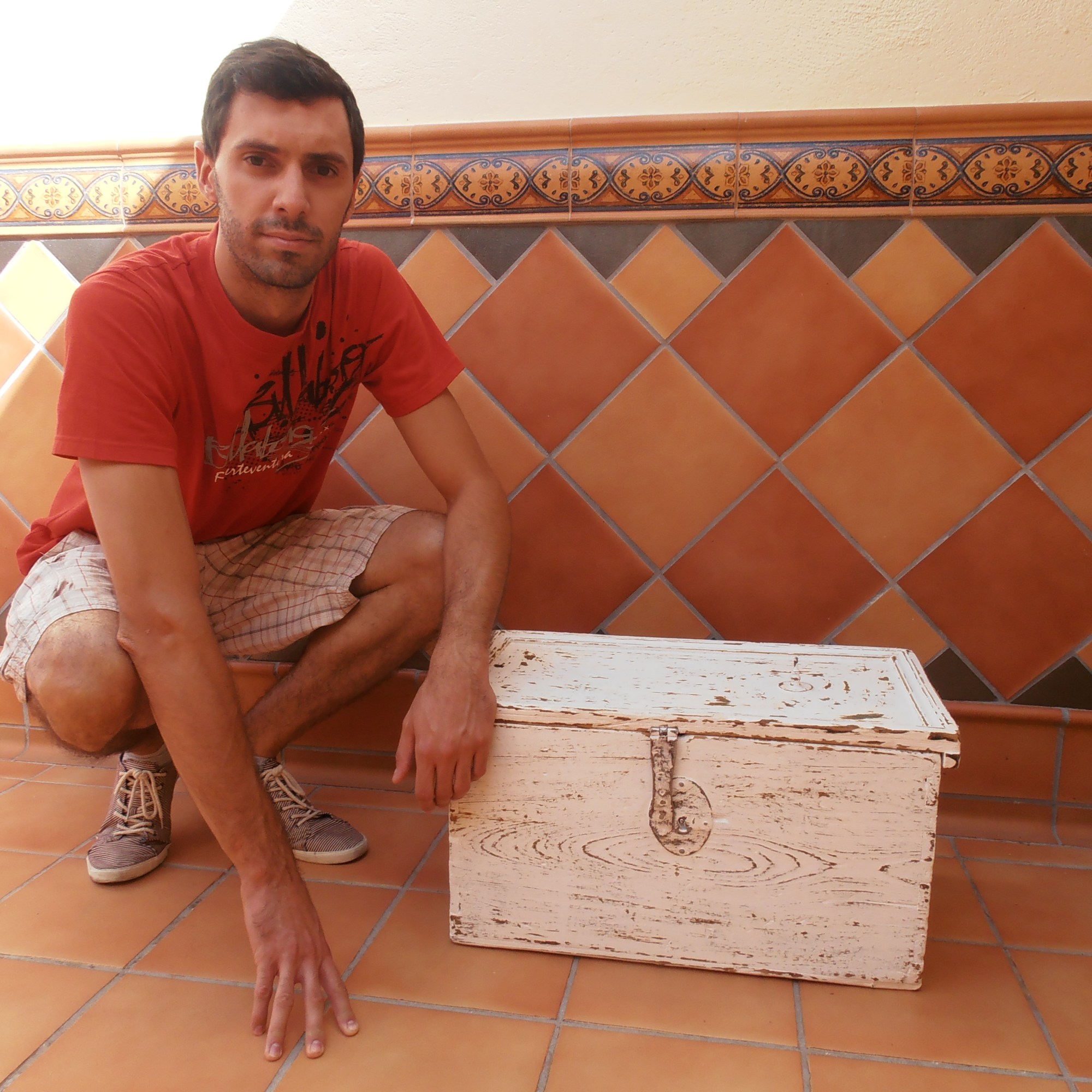 Baúl restaurado con efecto envejecido