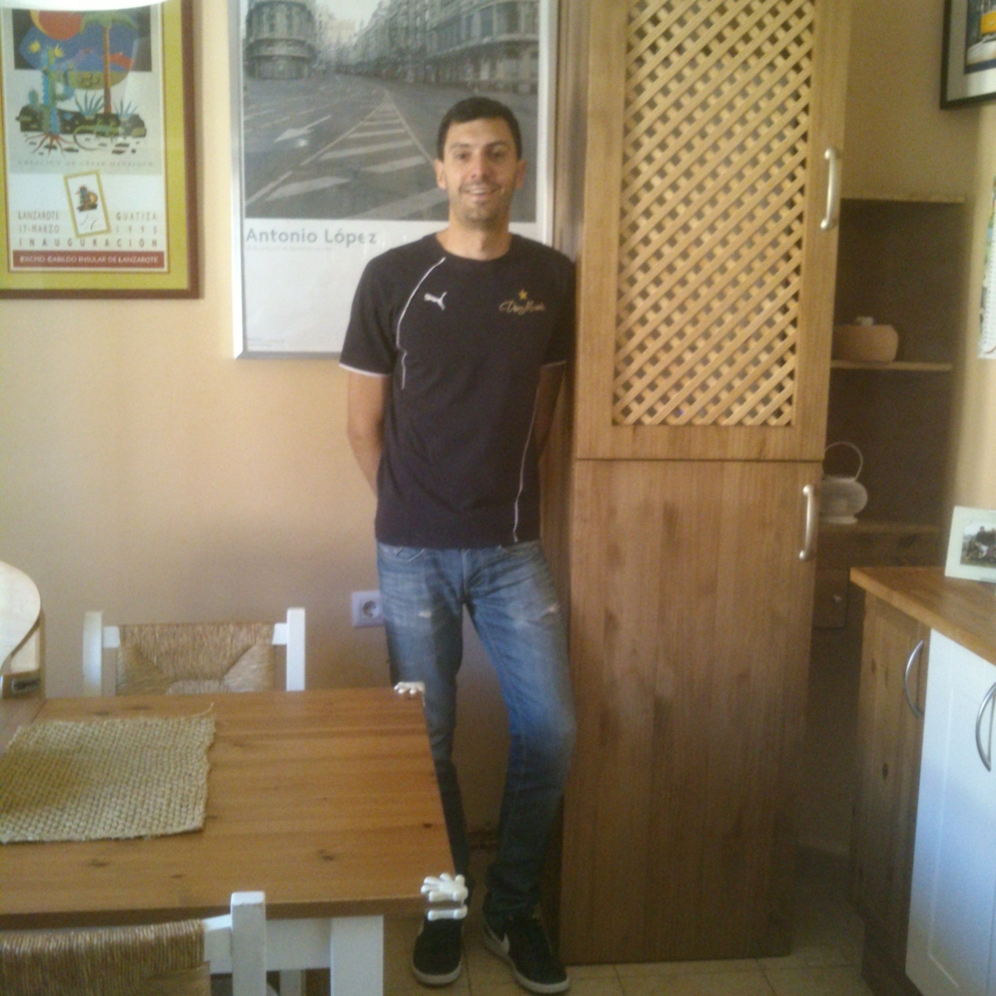 Armario de dos puertas con estantería para tapar contador y caldera de gas