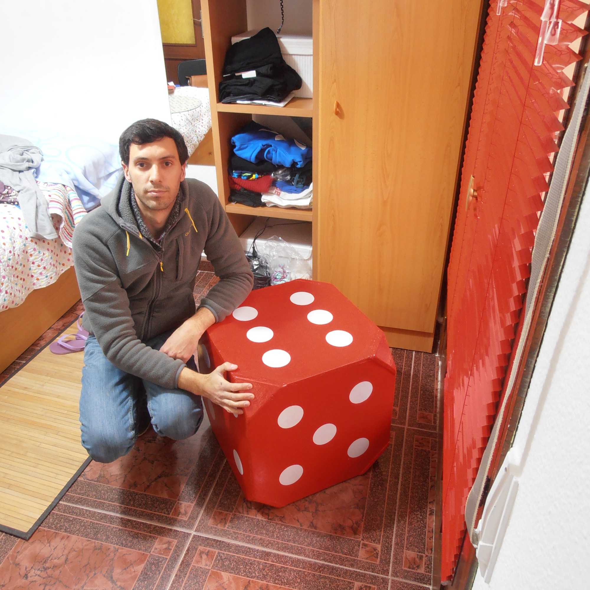 Mesilla con forma de dado